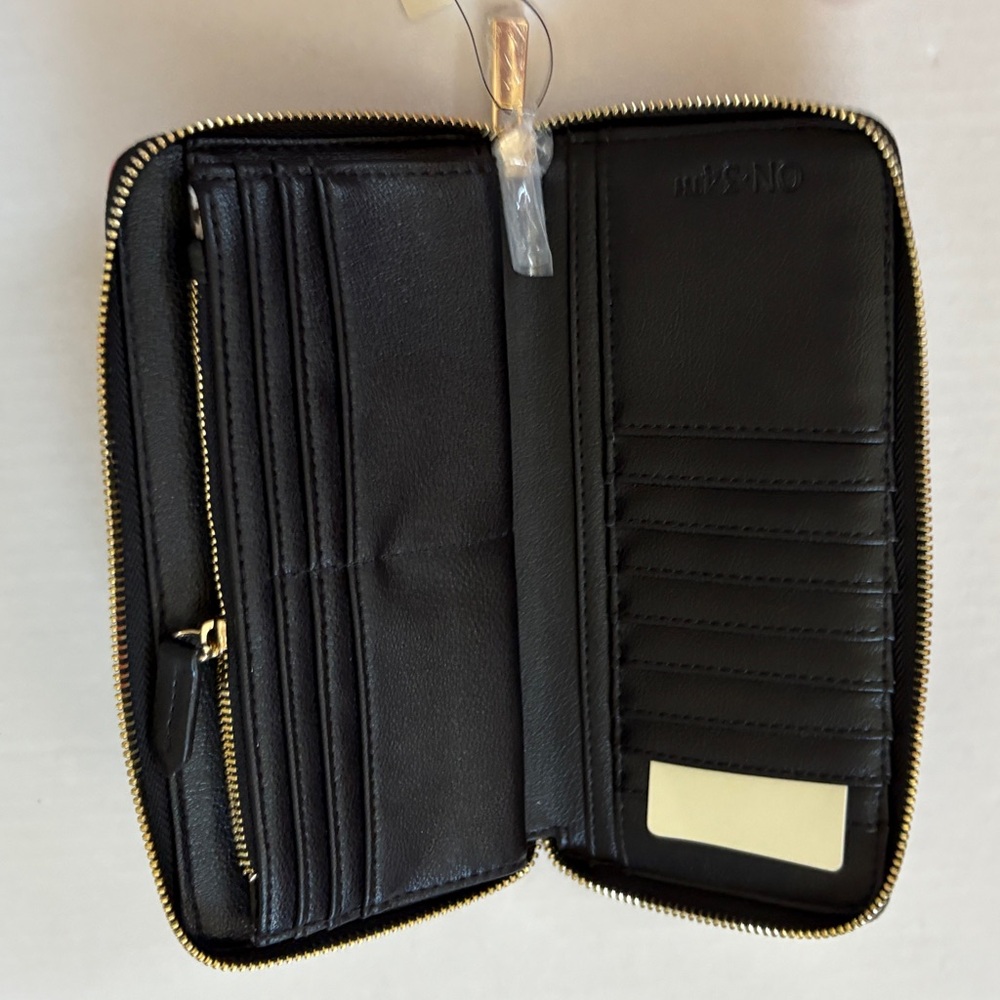 On 34th Angii Wallet in Lip Party - Picture 5 of 7